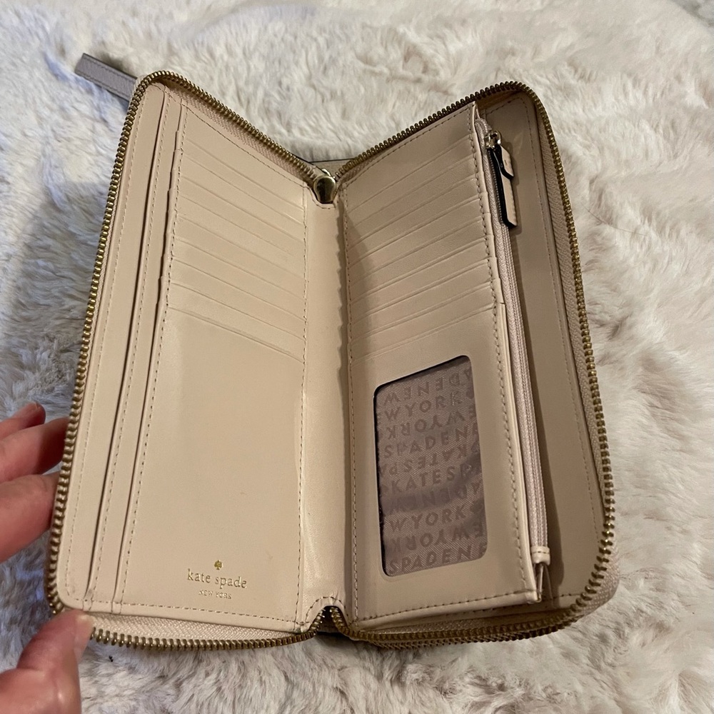 Kate Spade Wallet - Picture 4 of 4